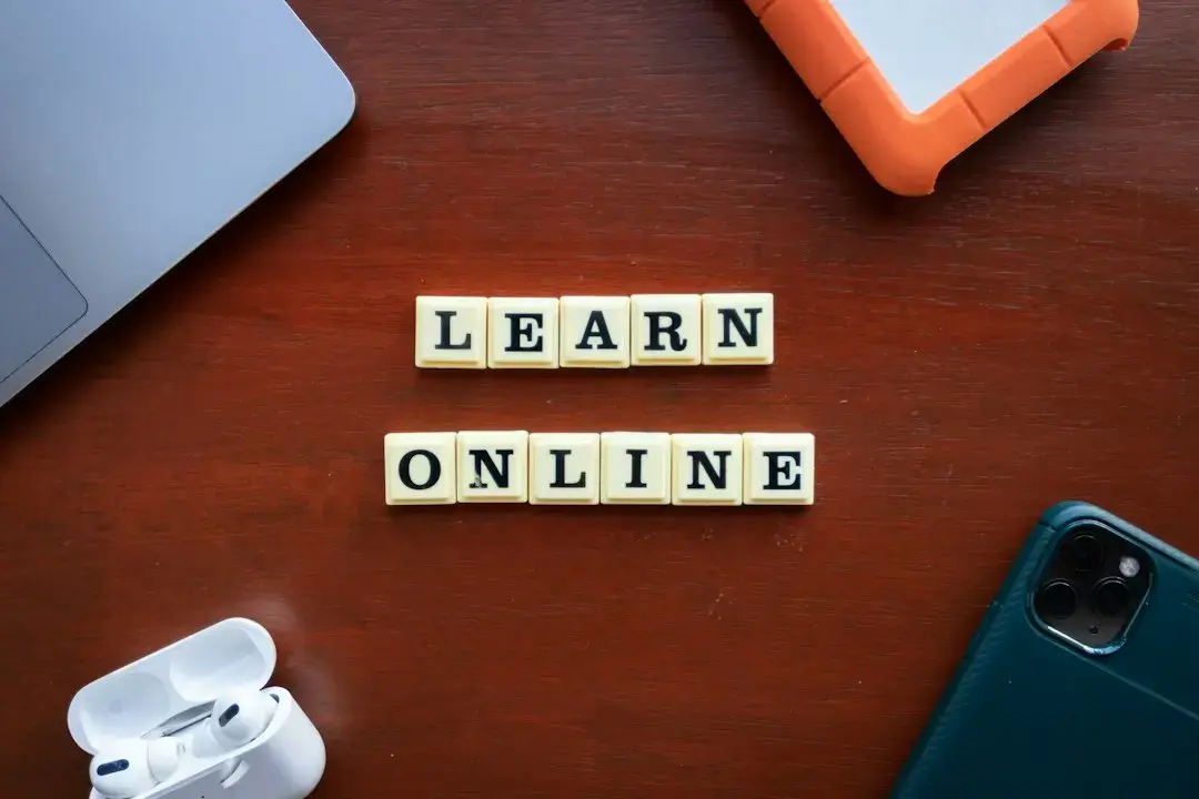 Curs gratuit online pentru profesori: proiecte interdisciplinare și tehnologie în clasă