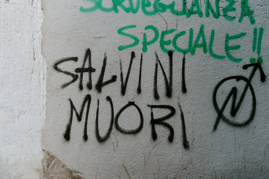 Salvați Copiii: Investiți în educație, nu în uniforme, când sute de mii de elevi sunt excluși