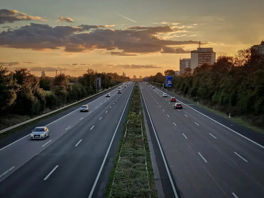 Autostrada Sibiu–Pitești închisă 11 săptămâni: șoferii deviată, scandal în minister