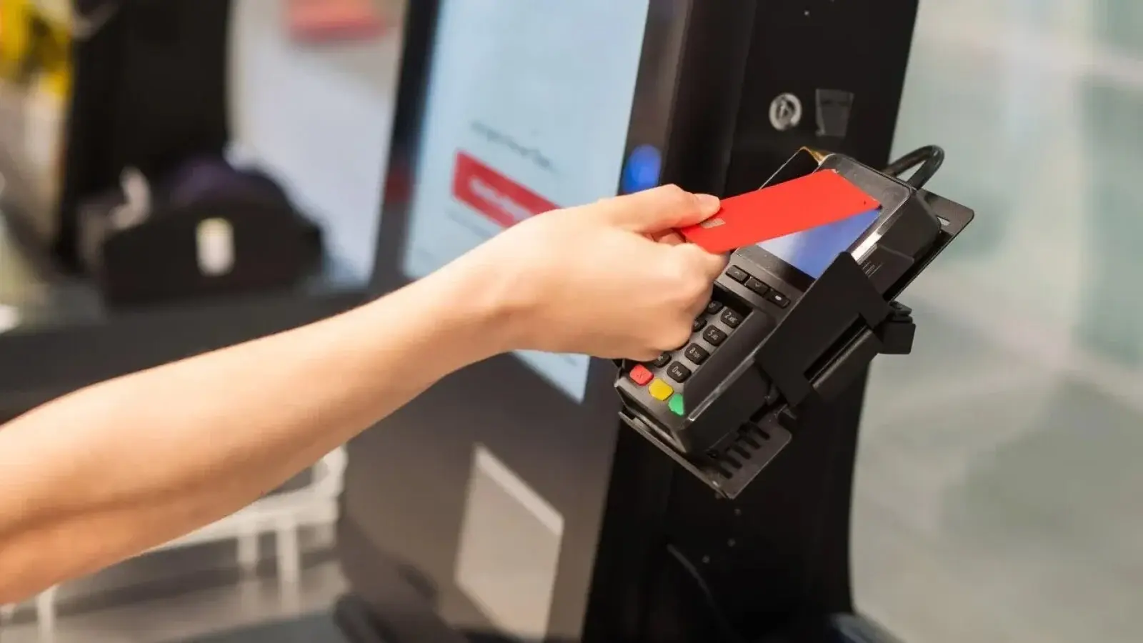 Valul revoltei împotriva caselor self-checkout: De ce renunță marile magazine?