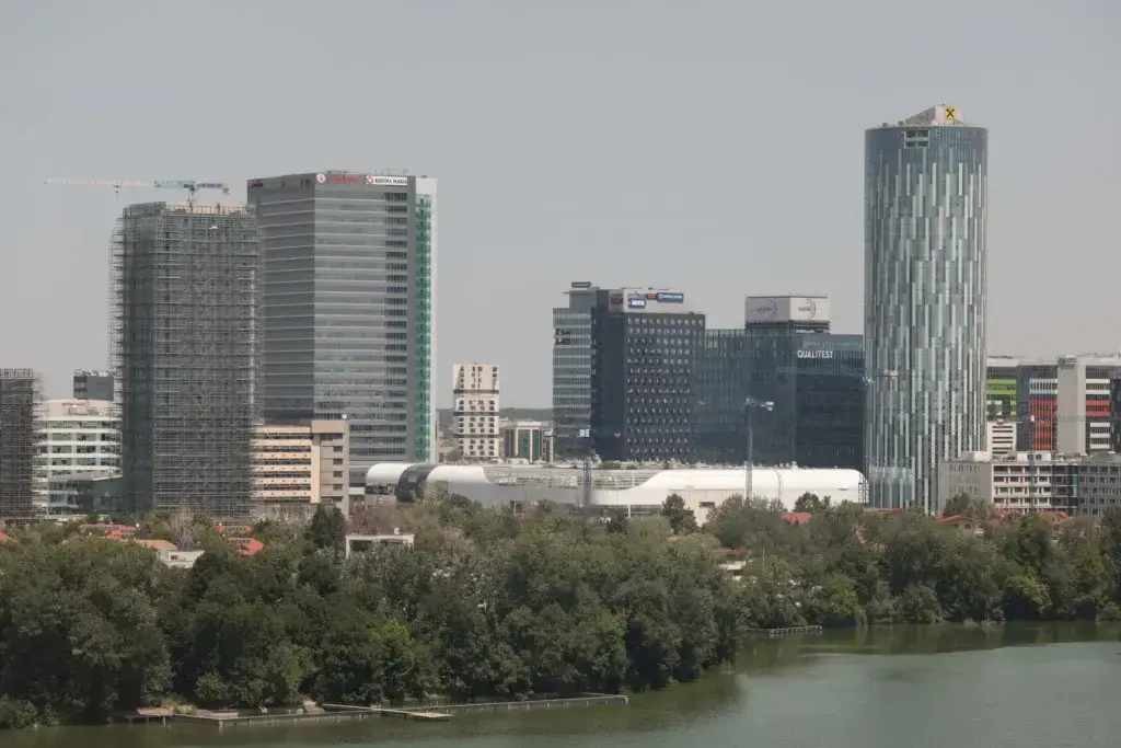 De ce investitorii evită România: taxe grele, birocrație și haos legislativ