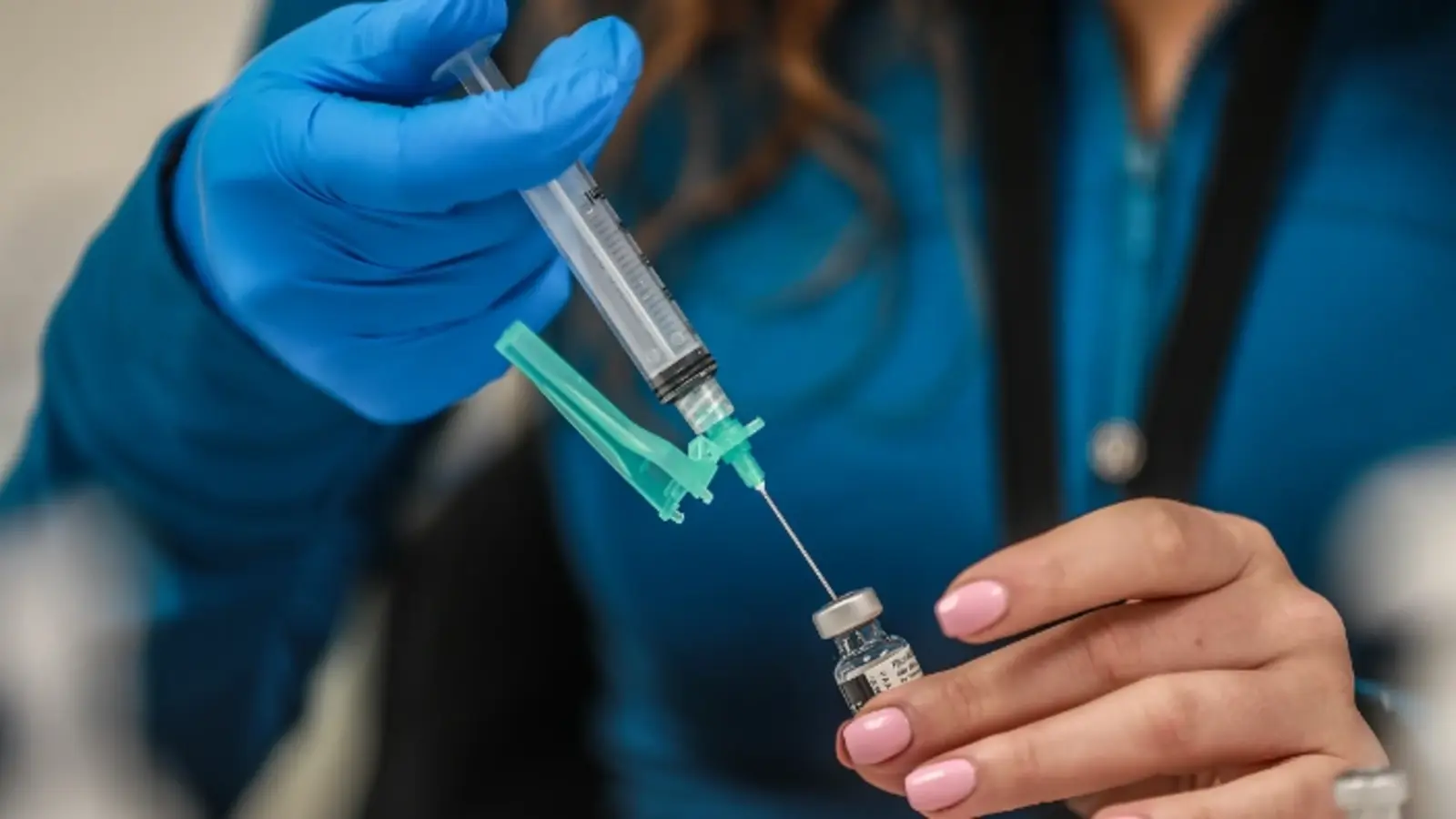 Dezinformarea din timpul pandemiei COVID continuă să împiedice acceptarea vaccinurilor, spune Dr. Gindrovel Dumitra