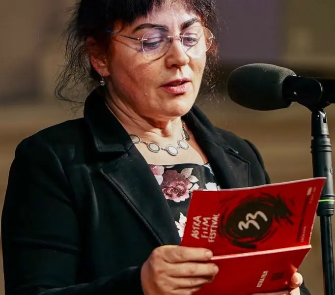 Directoarea Astra Film Festival căde pe scenă la deschidere