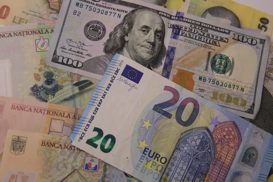Euro scade, dolarul crește la BNR pe 12 octombrie 2026