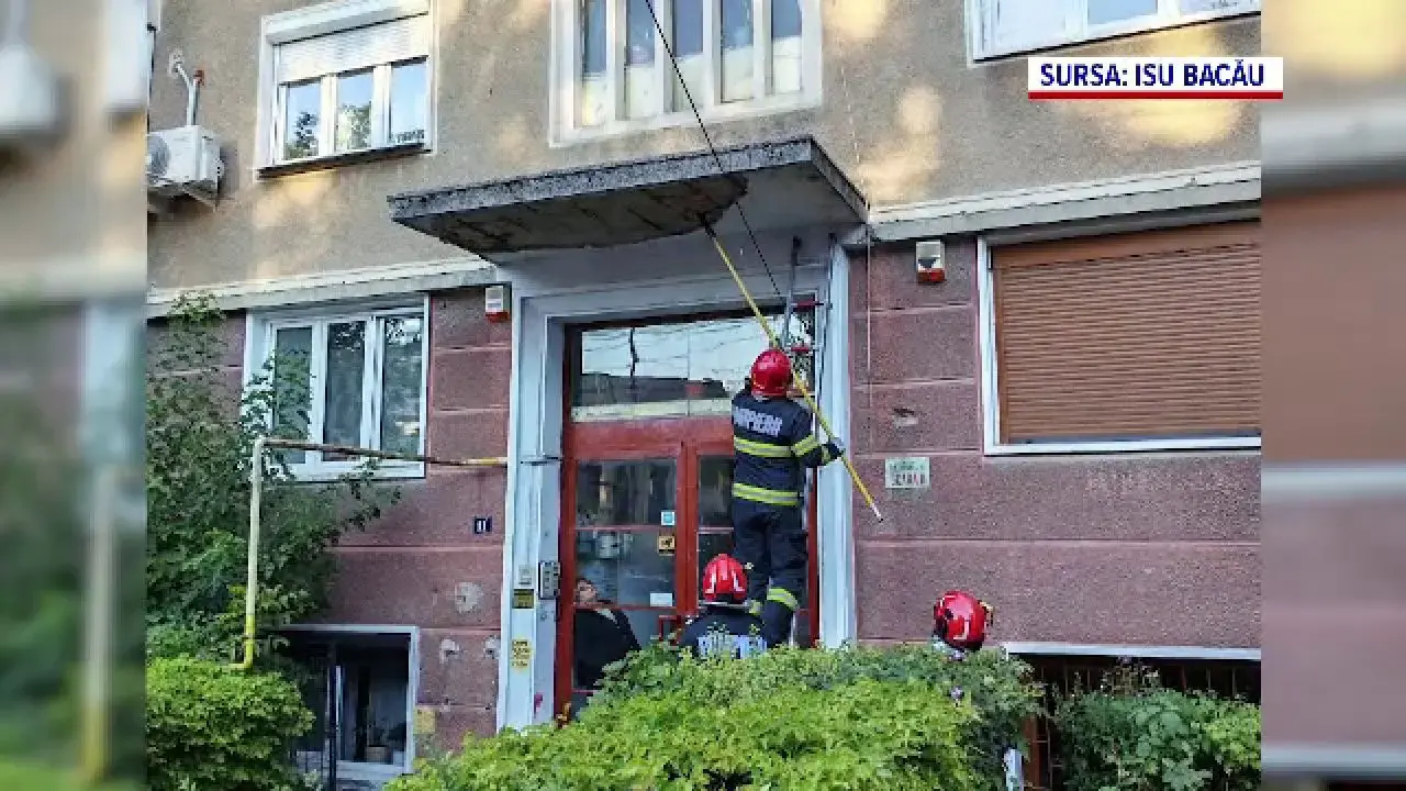 Femeie și fiul ei de 9 ani răniți de tencuială căzută dintr-un bloc vechi