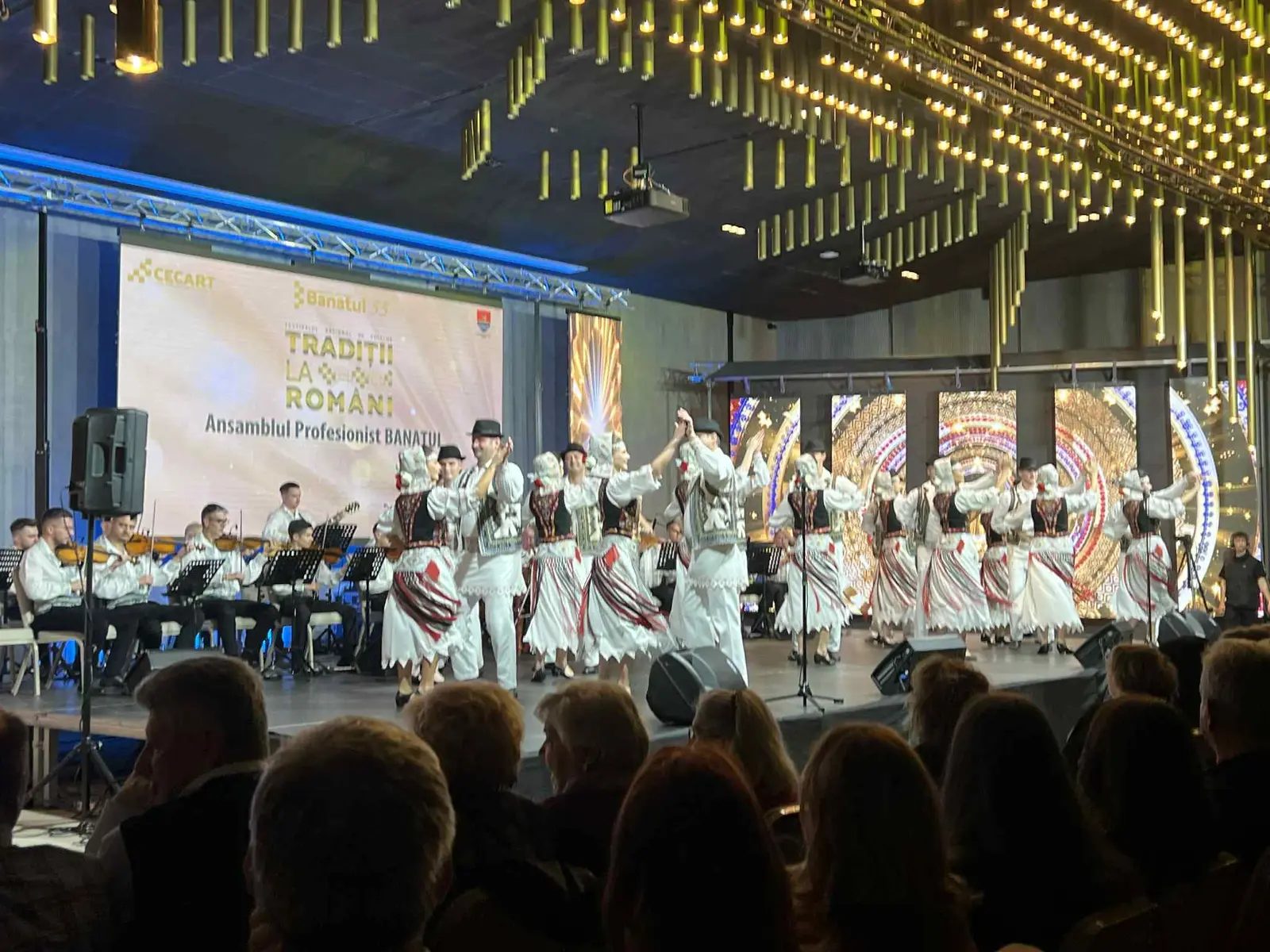Festival național de folclor la Timișoara: peste 100 de artiști pe scenă