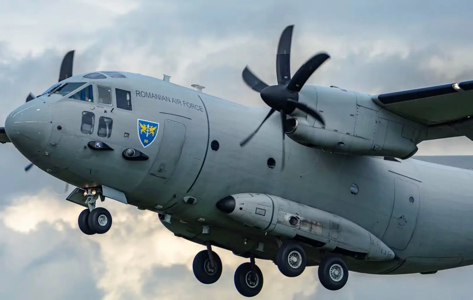 Avion militar trimis de urgență să stingă un incendiu de pădure în Gorj