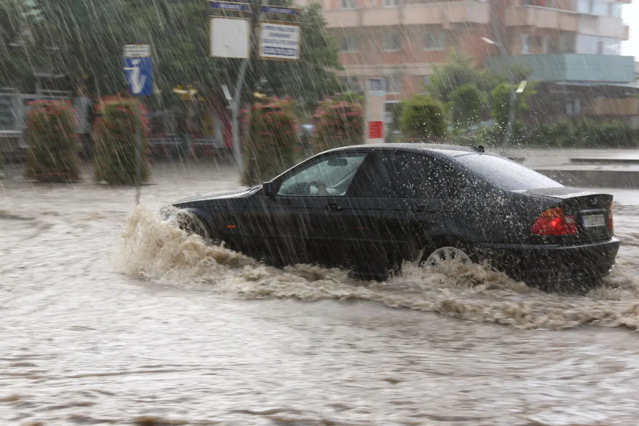 Orașele-burete: cum învață Bucureștiul să „bea” apa de ploaie în loc să se inunde