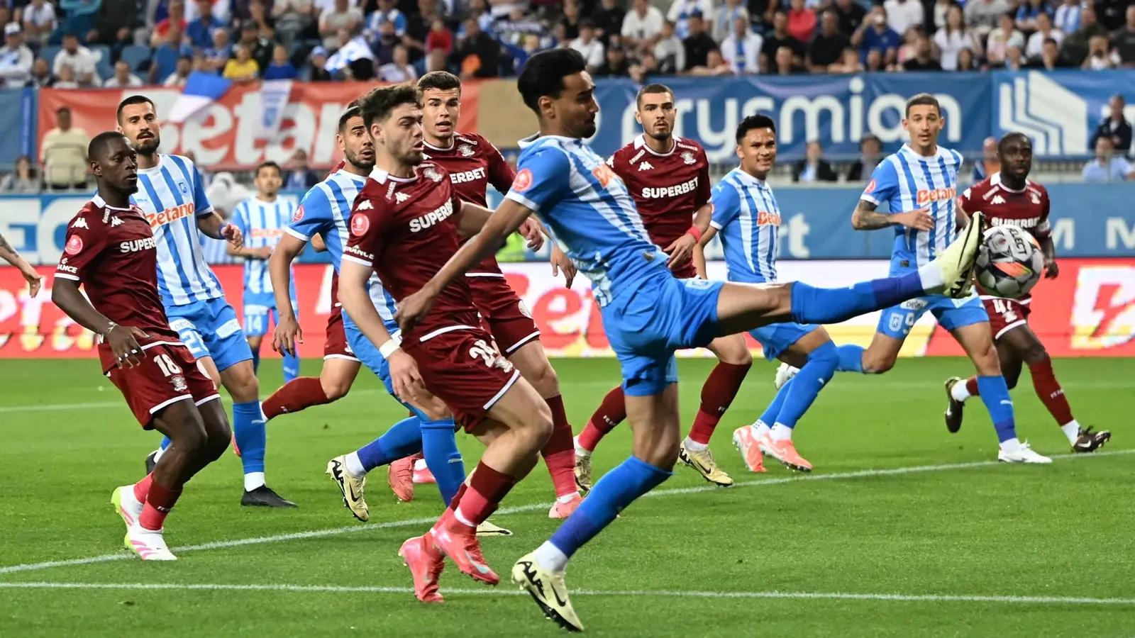 Rapid București a învins Universitatea Cluj 4-3 în etapa a 11-a din Superligă