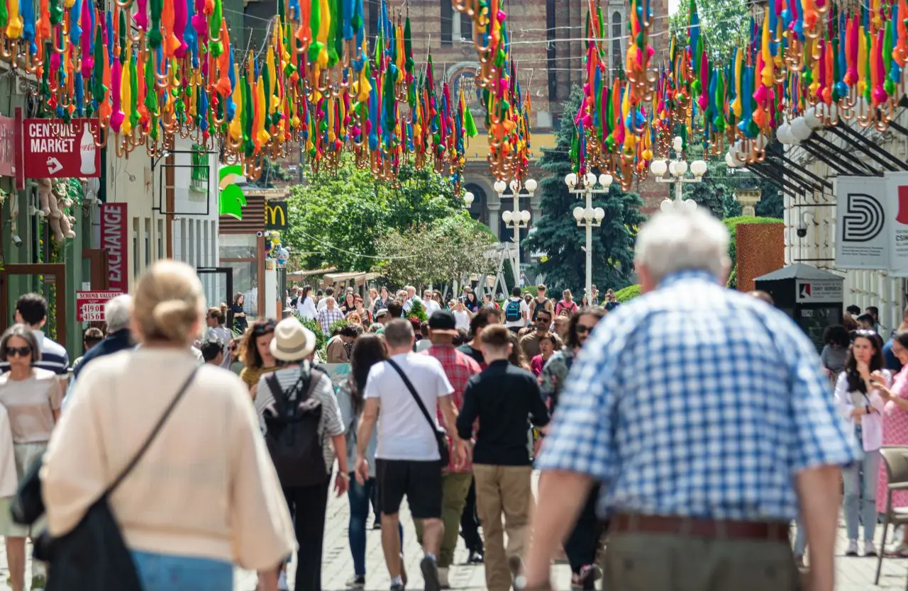 Speranța de viață la nivel mondial se apropie din nou de nivelul de 2019